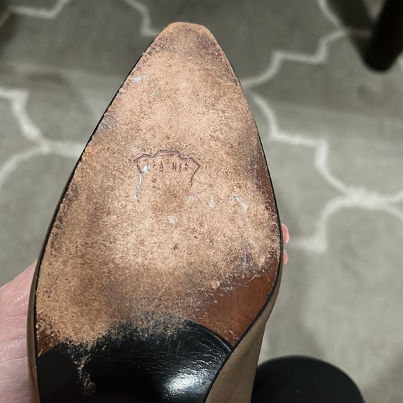 Vintage Stuart Weitzman metallic brown with bronze rounded toe heel/pump 2.75” - Picture 12 of 17